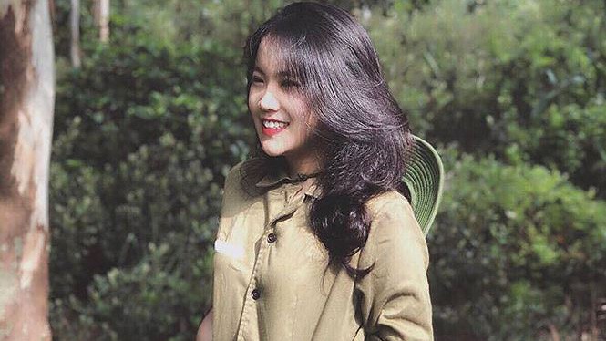Bất ngờ với bạn gái xinh 'lung linh' của hậu vệ Đoàn Văn Hậu