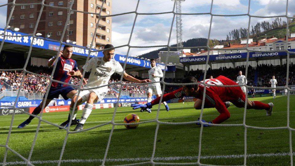 Real Madrid thua tủi hổ Eibar, Thibaut Courtois bị đánh giá là bản hợp đồng tệ hại nhất trong lịch sử Los Blancos