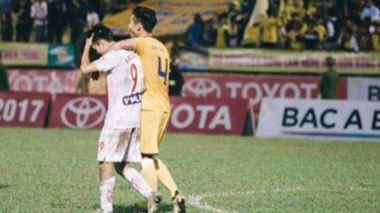 Văn Toàn buồn bã vì chấn thương ngay trước trận Việt Nam vs Campuchia