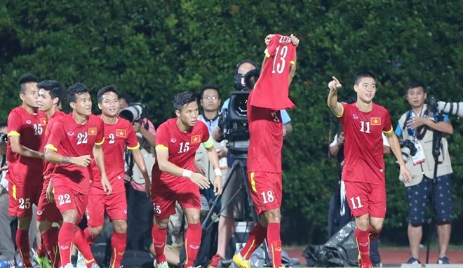 Từ chiếc áo đấu của Huỳnh Tấn Tài đến Văn Toàn, Quế Ngọc Hải đúng là... soái ca - Ảnh 5. Từ chiếc áo đấu của Huỳnh Tấn Tài đến Văn Toàn, Quế Ngọc Hải đúng là... soái ca - Ảnh 5.