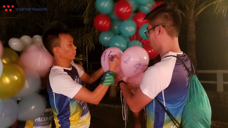 ĐKVĐ 100km VMM chịu thua kỷ lục gia 100km thế giới Lee Grantham ở Hạ Long - Ảnh 4. ĐKVĐ 100km VMM chịu thua kỷ lục gia 100km thế giới Lee Grantham ở Hạ Long - Ảnh 4.