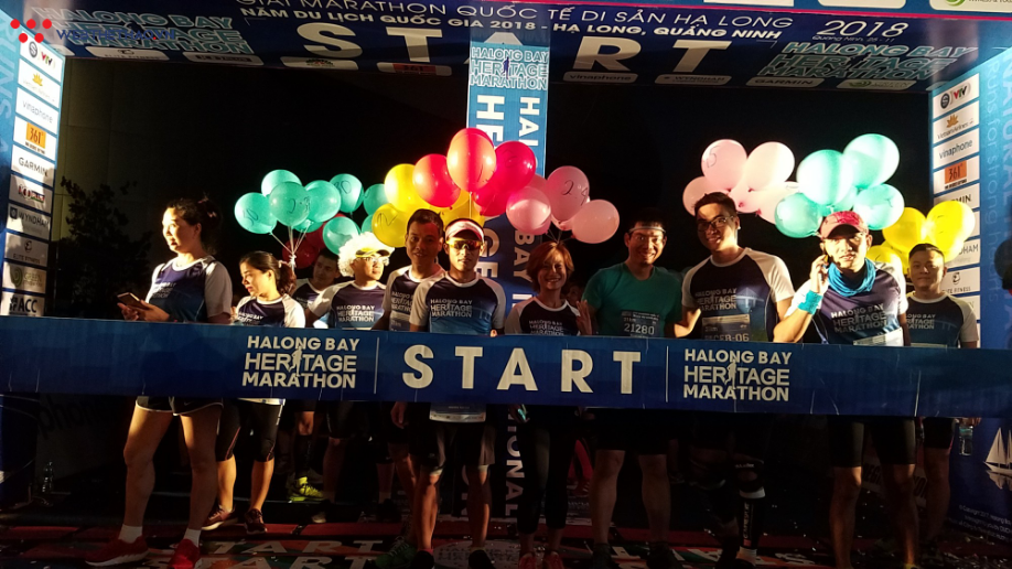 ĐKVĐ 100km VMM chịu thua kỷ lục gia 100km thế giới Lee Grantham ở Hạ Long - Ảnh 2. ĐKVĐ 100km VMM chịu thua kỷ lục gia 100km thế giới Lee Grantham ở Hạ Long - Ảnh 2.