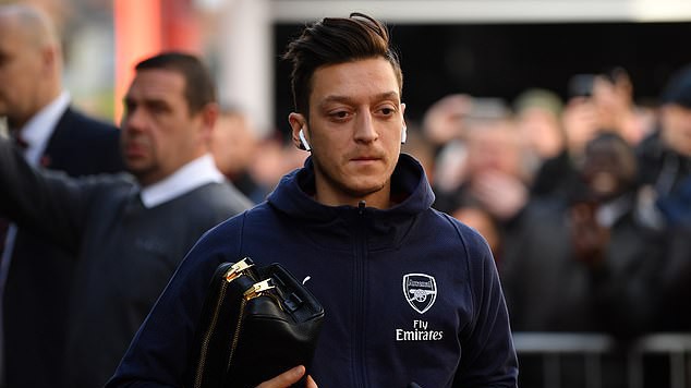 Đây là lý do Mesut Ozil bị HLV Emery gạt ra khỏi đội hình đấu Bournemouth?