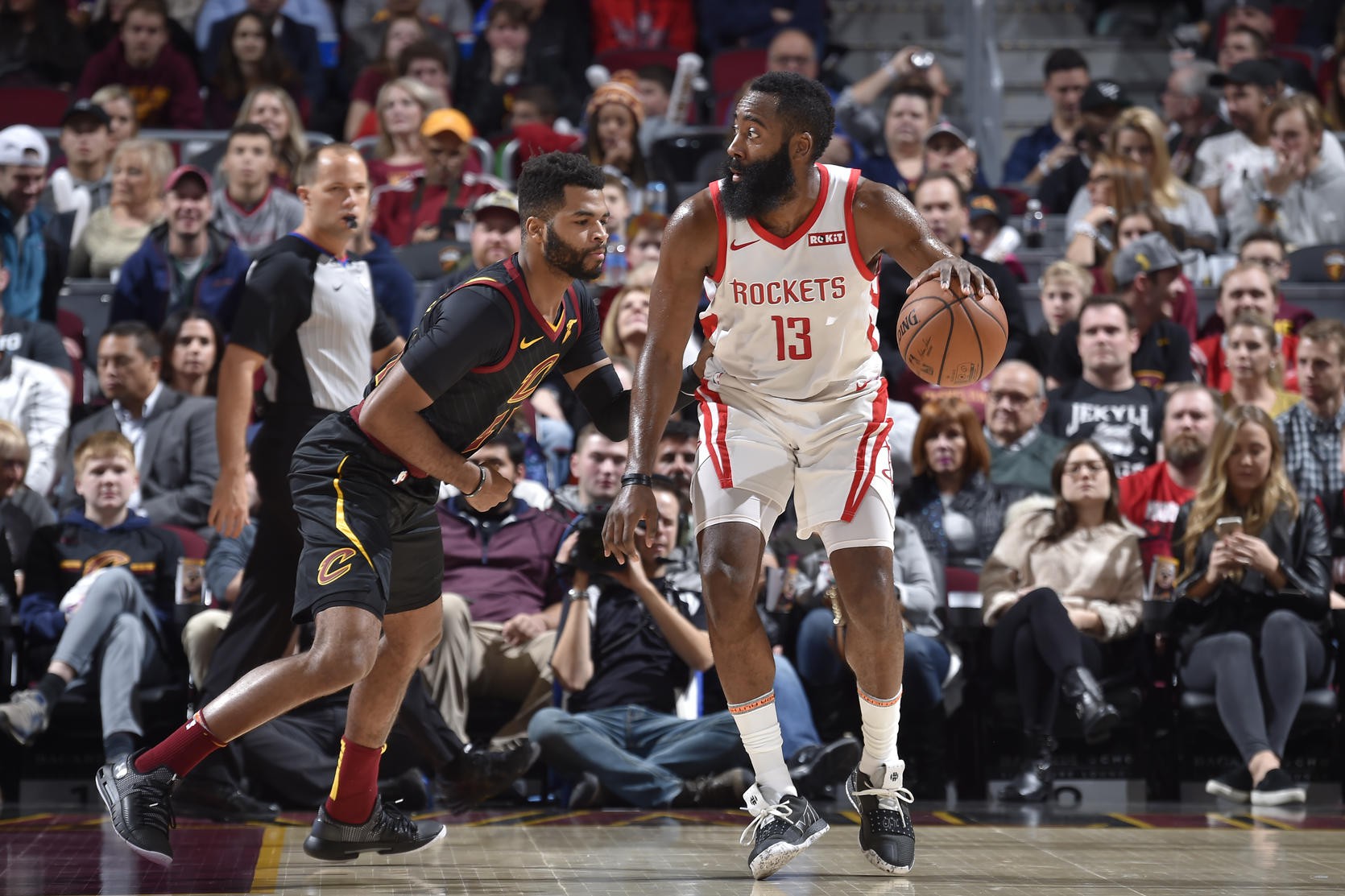 Rockets ôm hận trước Cavaliers trong ngày James Harden vừa làm, vừa phá - Ảnh 1. Rockets ôm hận trước Cavaliers trong ngày James Harden vừa làm, vừa phá - Ảnh 1.