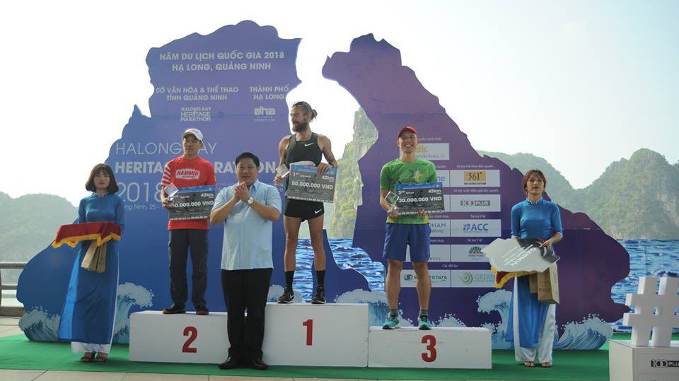 ĐKVĐ 100km VMM chịu thua kỷ lục gia 100km thế giới Lee Grantham ở Hạ Long