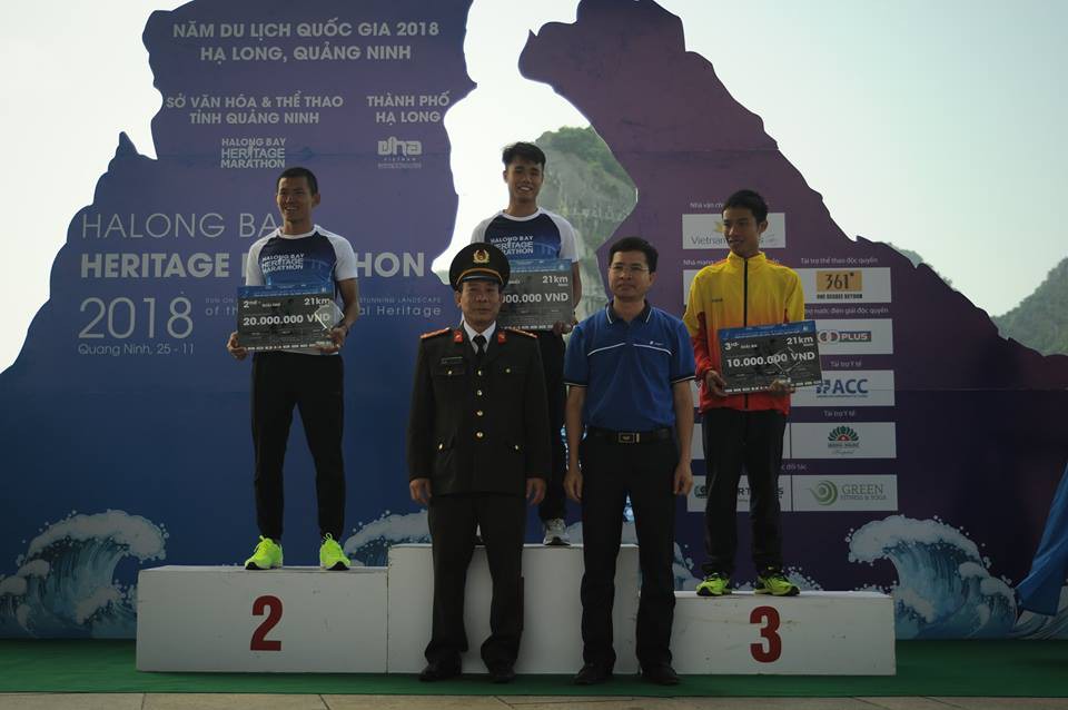 ĐKVĐ 100km VMM chịu thua kỷ lục gia 100km thế giới Lee Grantham ở Hạ Long - Ảnh 12. ĐKVĐ 100km VMM chịu thua kỷ lục gia 100km thế giới Lee Grantham ở Hạ Long - Ảnh 12.