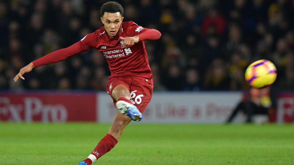 Alexander-Arnold và bản sao kinh ngạc về bàn đá phạt sau 15 tháng
