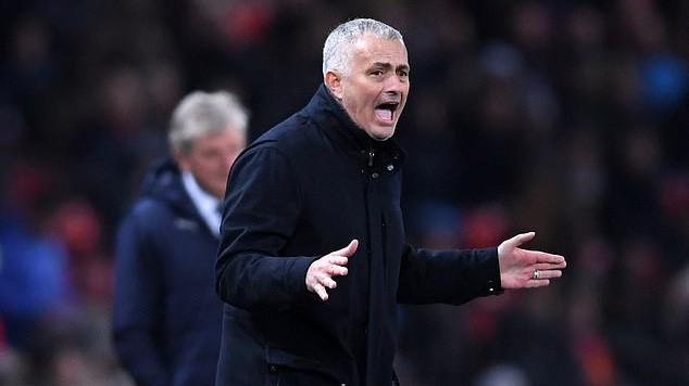Sau 3 năm và tốn hàng trăm triệu bảng của Man Utd, Jose Mourinho chẳng biết đâu là đội hình tốt nhất