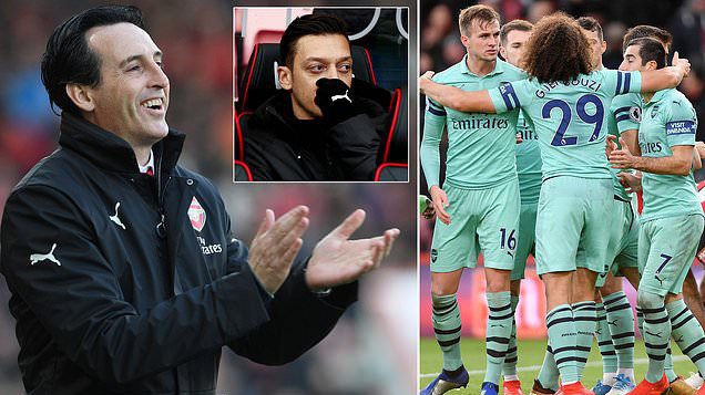 Bất ngờ với thống kê chỉ ra HLV Emery đã "Đúng" khi đẩy Ozil lên ghế dự bị