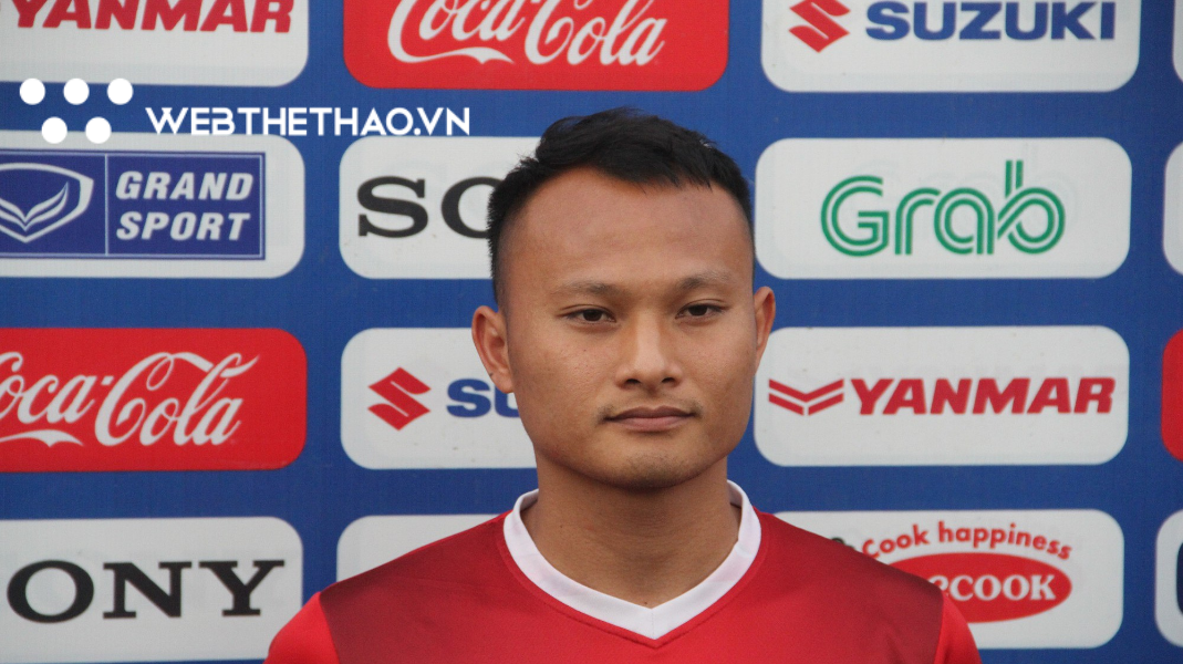 Trọng Hoàng chia sẻ bất ngờ về khả năng thích ứng đá hậu vệ tại AFF Cup 2018
