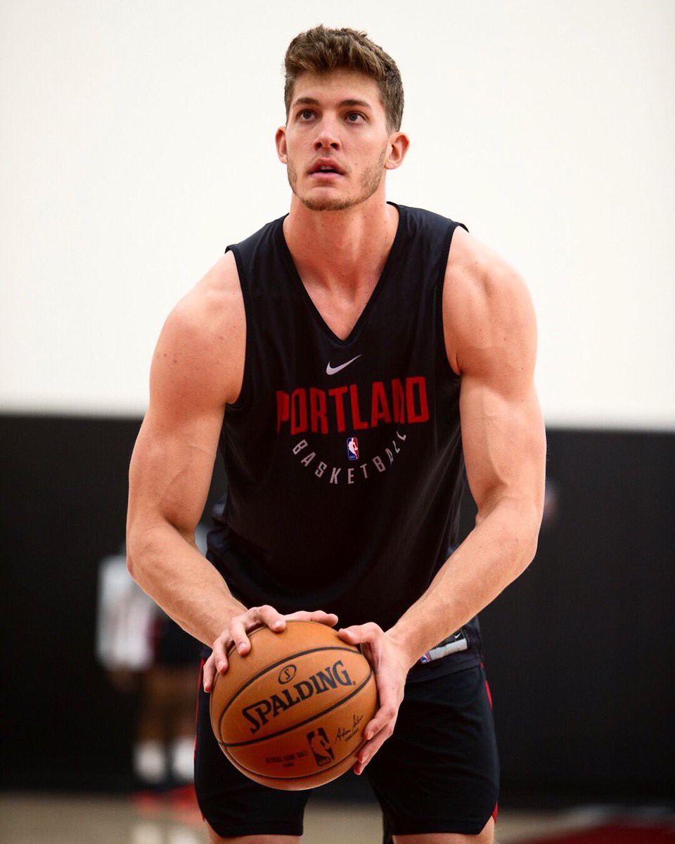 Nhìn 5 cầu thủ NBA này mới thấy chơi bóng rổ auto đẹp trai là có thật