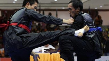 Chuyện thật như đùa: võ sĩ Pencak Silat Việt Nam thắng nhờ... lên gối vào hạ bộ đối thủ