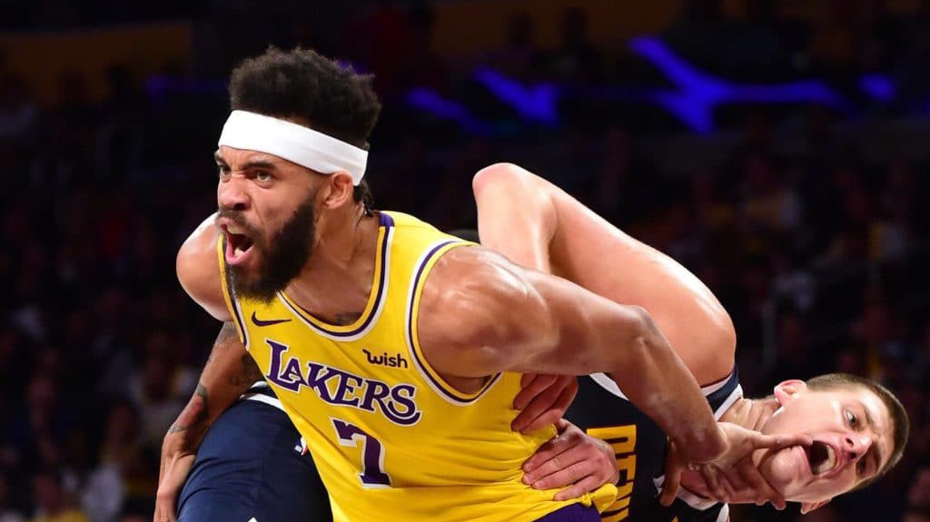 Hãy xem JaVale McGee ký tặng người hâm mộ vào đâu thế này?