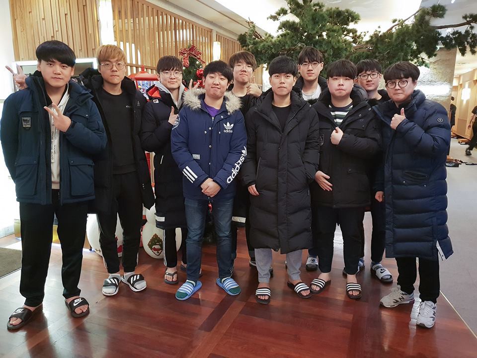 Sau bữa ăn chia tay SKT18, ngày hôm qua là bữa ăn chào mừng và gặp mặt của SKT19 - Ảnh 1.