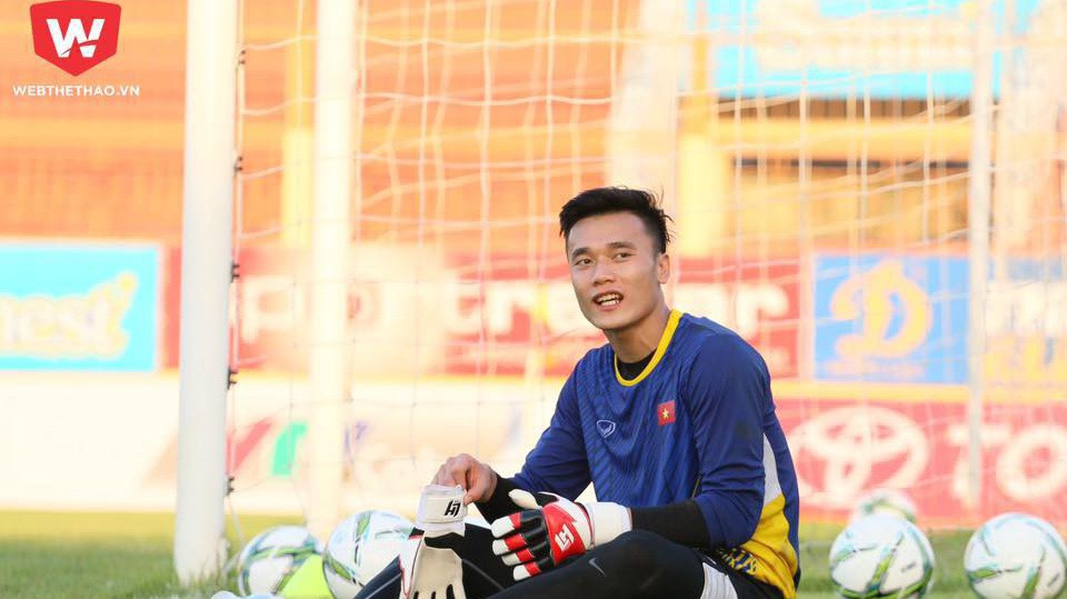 Thủ môn Bùi Tiến Dũng lên chức “ông chủ” trước thềm AFF Cup 2018