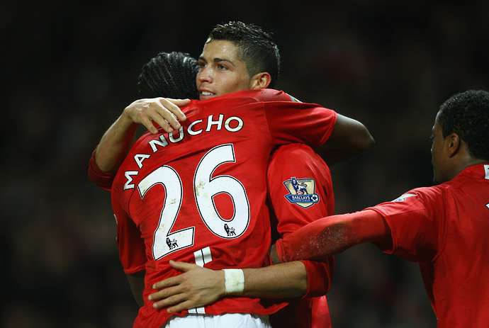 Điểm lại những bản hợp đồng tháng 1 của Man Utd, Mourinho chợt nổi da gà - Ảnh 1. Điểm lại những bản hợp đồng tháng 1 của Man Utd, Mourinho chợt nổi da gà - Ảnh 1.