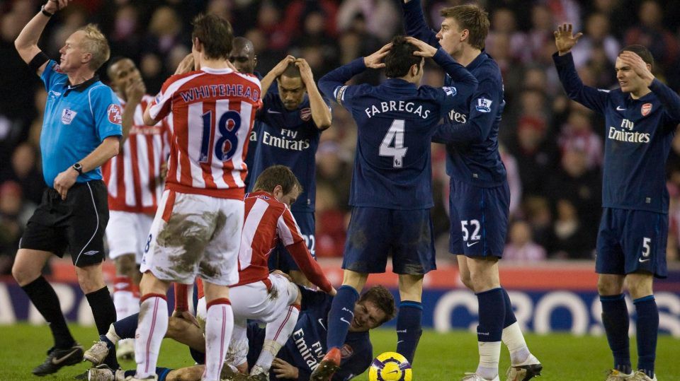 Nguyên nhân dẫn đến chấn thương kinh hoàng của Aaron Ramsey năm 2010: Vì Wenger... bị ghét!