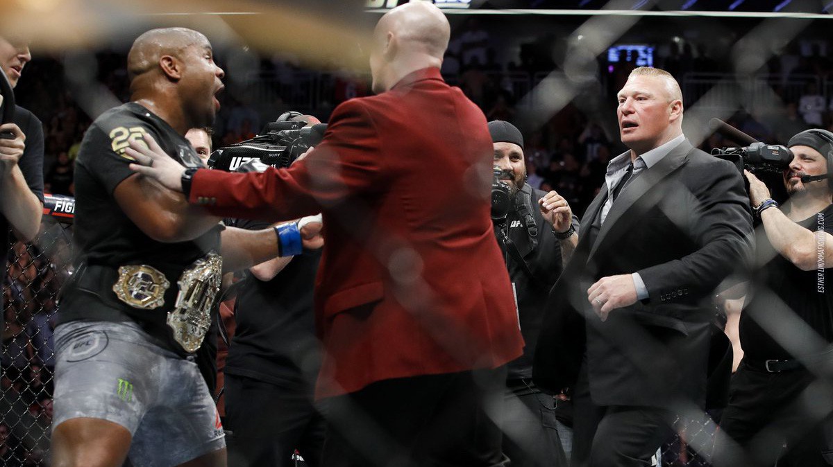 Daniel Cormier: "Lesnar có giỏi thì vác đai WWE qua đây đấu với tôi"