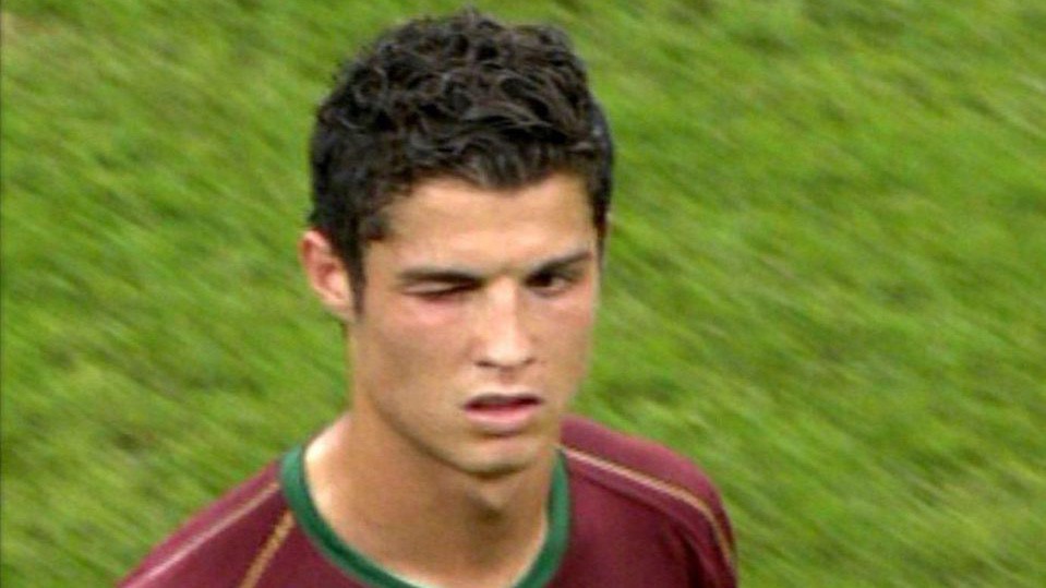 Ronaldo hé mở cuộc nói chuyện với Rooney và nỗi sợ phải trở lại Anh
