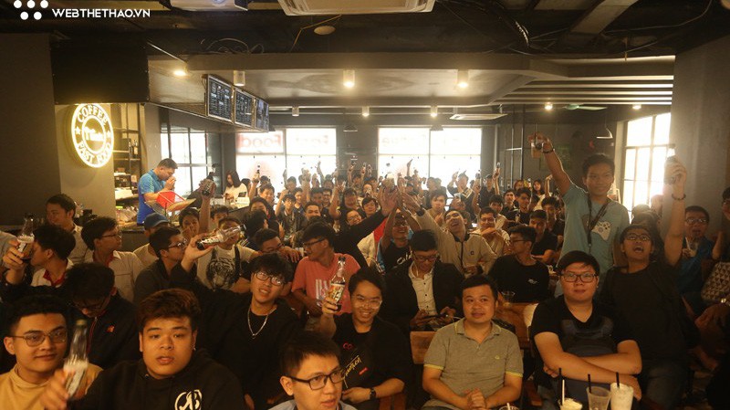 Sôi động Viewing Party cổ vũ trận chung kết CKTG 2018 BO5 của fan LMHT Việt Nam
