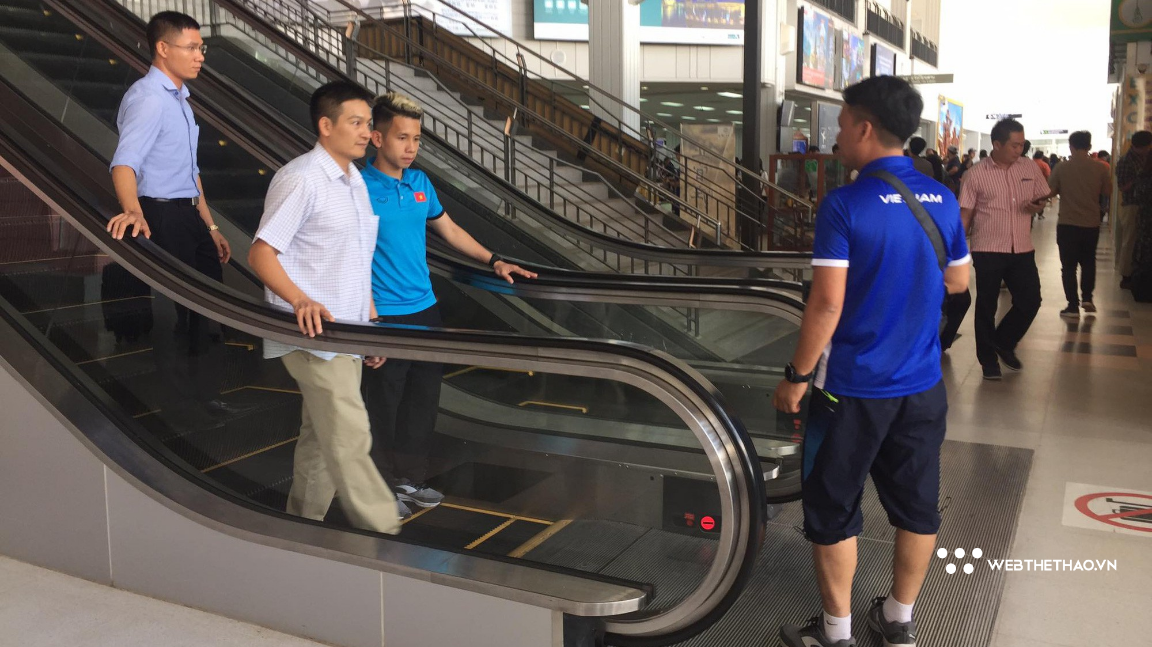 Duy Pinky suýt mất ví trên đất Lào, chỉ vì đi vệ sinh!