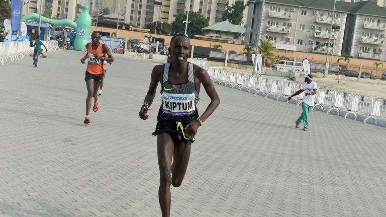 "Vô danh đại hiệp" phá KLTG half marathon từng bị Chicago Marathon chê