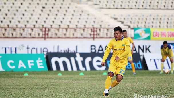 Cầu thủ đầu tiên được SLNA gia hạn hợp đồng sau V.League 2018
