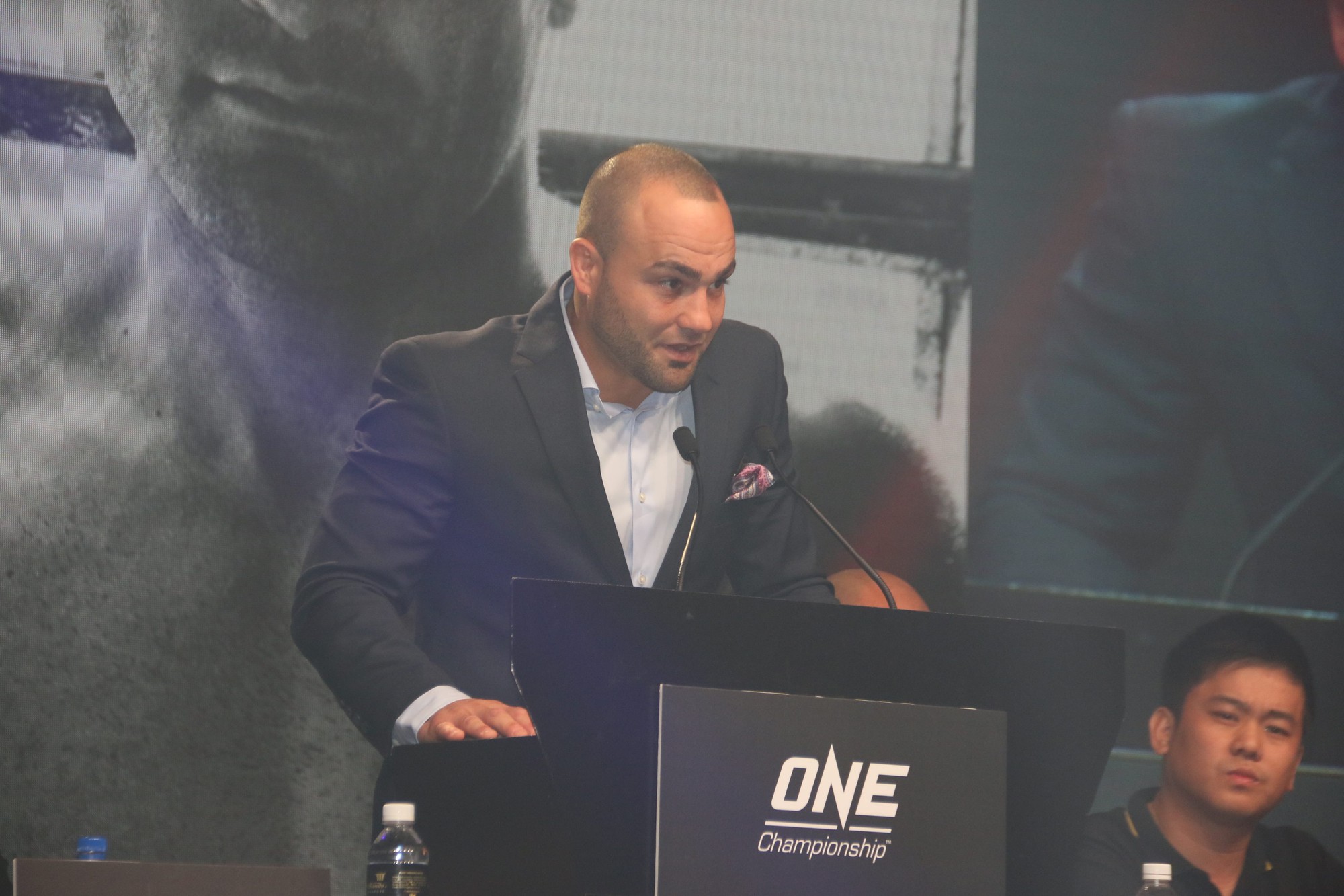 Eddie Alvarez đang rất nóng lòng được so tài với những võ sĩ hạng Lightweight hàng đầu Châu Á - Ảnh 3. Eddie Alvarez đang rất nóng lòng được so tài với những võ sĩ hạng Lightweight hàng đầu Châu Á - Ảnh 3.