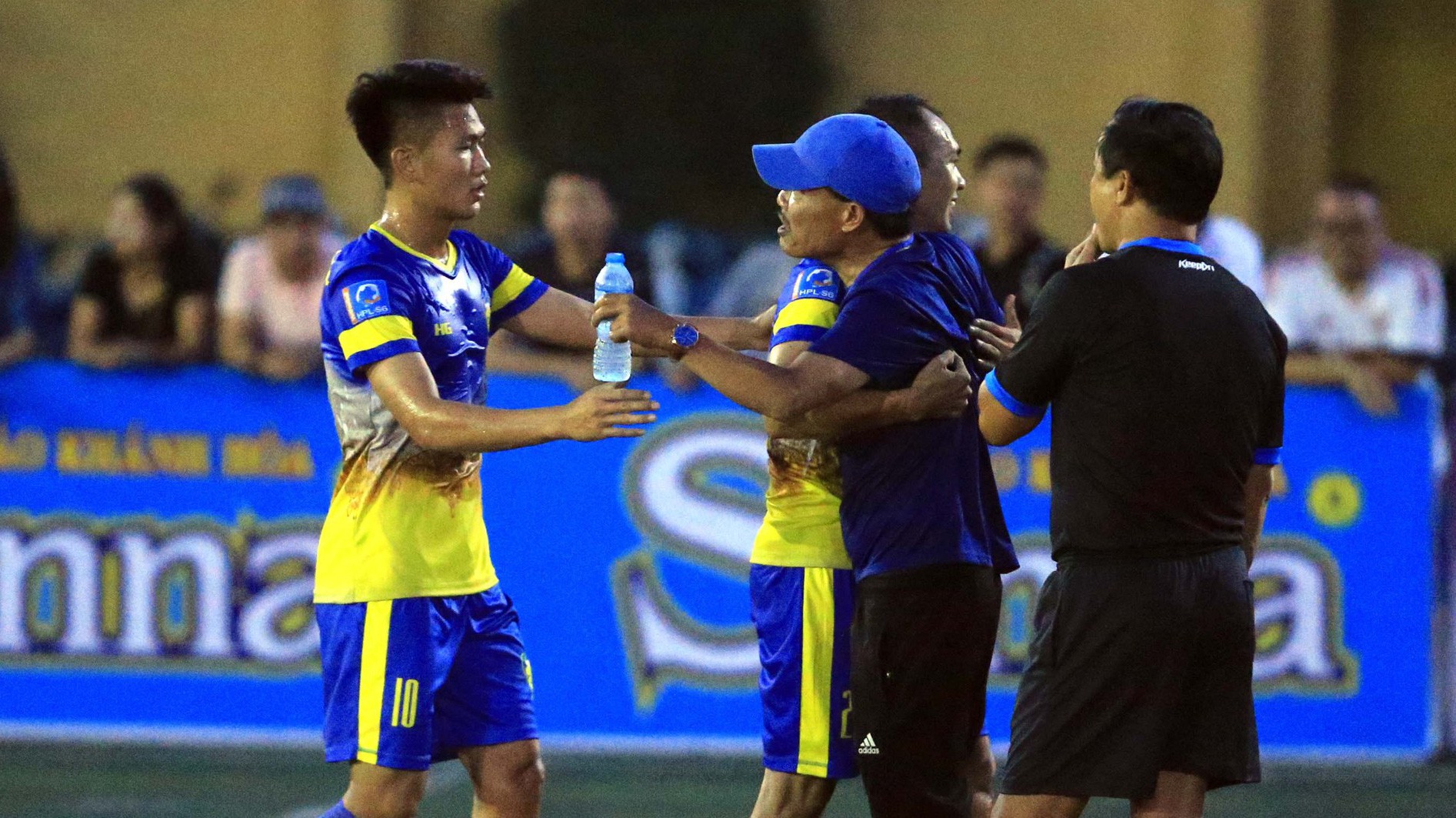 FC Cường Quốc "Nhà nghèo kiếm được một nghìn cũng quý...!"