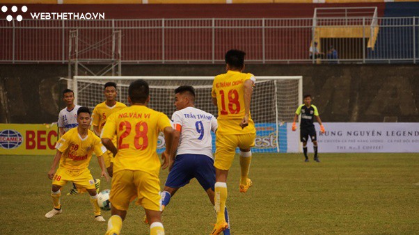 Thầy của Quang Hải chê tới tấp sau khi hủy diệt chủ nhà U21 Thừa Thiên Huế