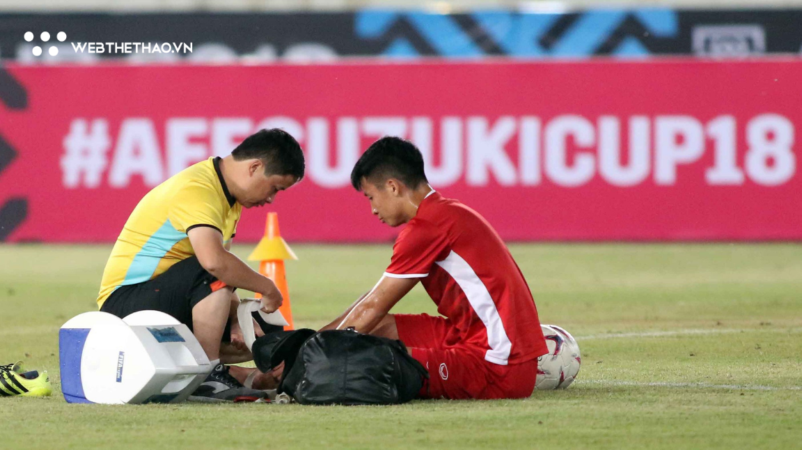 Tiến Dũng và Huy Hùng bất ngờ chấn thương trước trận gặp Lào