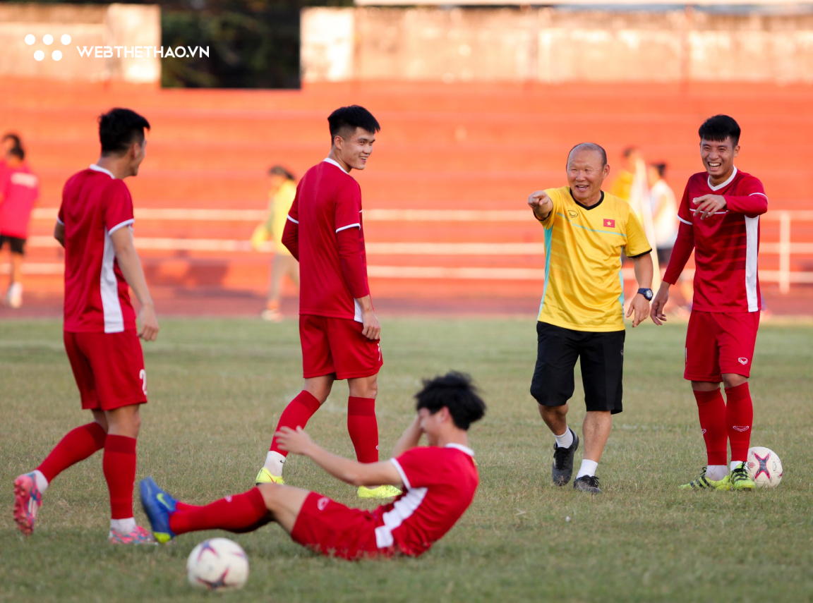 Góc Văn Quyến và AFF Cup: Không thắng được Lào thì nói chuyện gì! - Ảnh 2. Góc Văn Quyến và AFF Cup: Không thắng được Lào thì nói chuyện gì! - Ảnh 2.