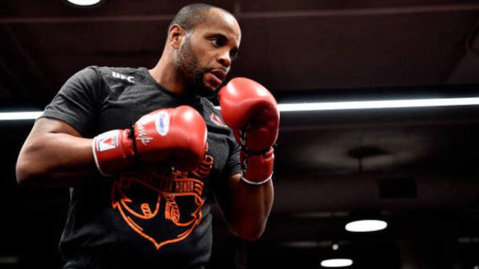 Daniel Cormier lý giải vì sao anh không muốn lên sàn Quyền Anh