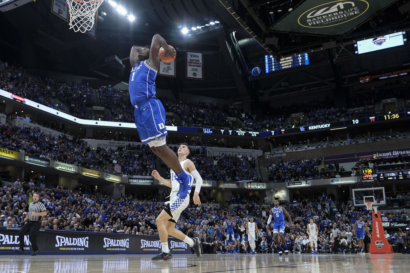 Quái vật Zion Williamson hủy diệt tàn bạo sinh viên đồng trang lứa trong ngày ra mắt - Ảnh 1. Quái vật Zion Williamson hủy diệt tàn bạo sinh viên đồng trang lứa trong ngày ra mắt - Ảnh 1.