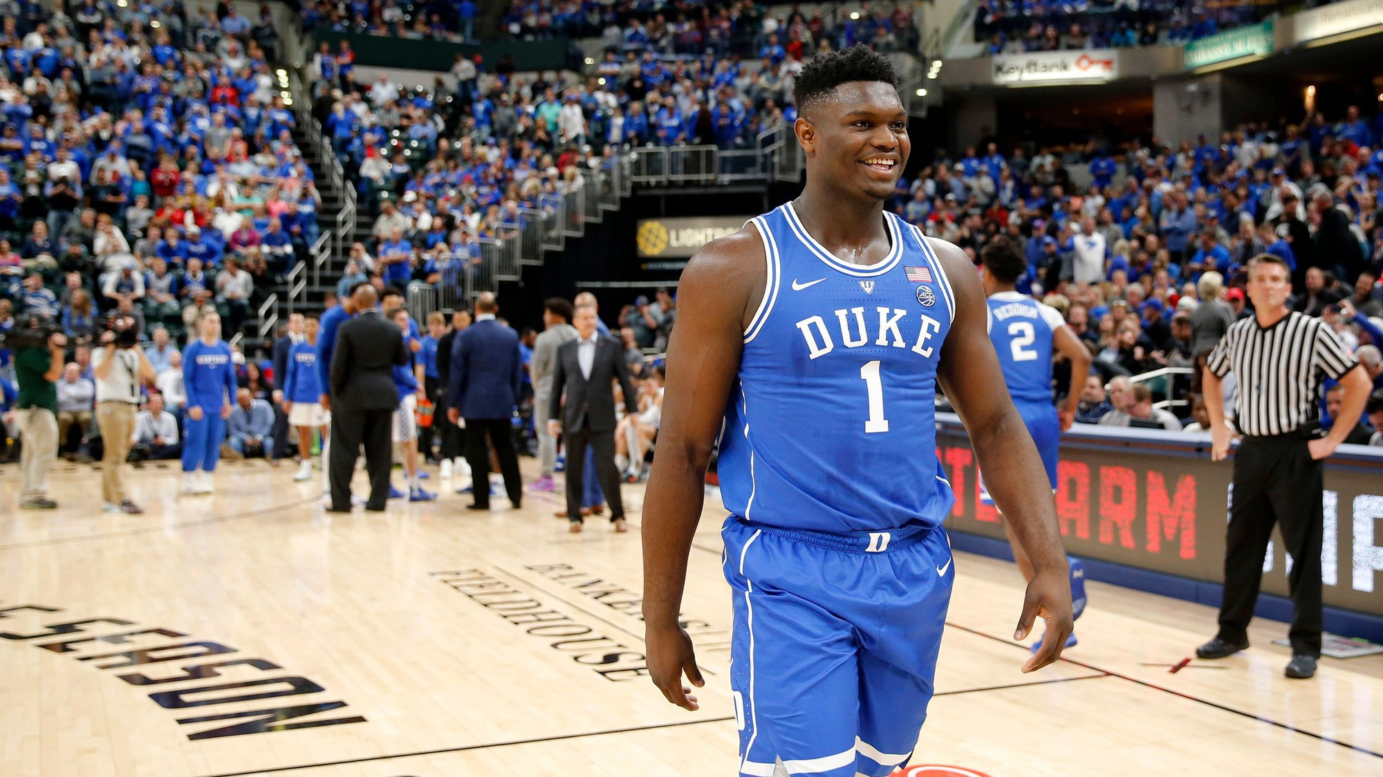 "Quái vật" Zion Williamson hủy diệt tàn bạo sinh viên đồng trang lứa trong ngày ra mắt