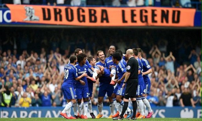 Drogba chính thức giải nghệ, cùng nhìn lại 10 khoảnh khắc đáng nhớ nhất của voi rừng trong màu áo Chelsea - Ảnh 10. Drogba chính thức giải nghệ, cùng nhìn lại 10 khoảnh khắc đáng nhớ nhất của voi rừng trong màu áo Chelsea - Ảnh 10.