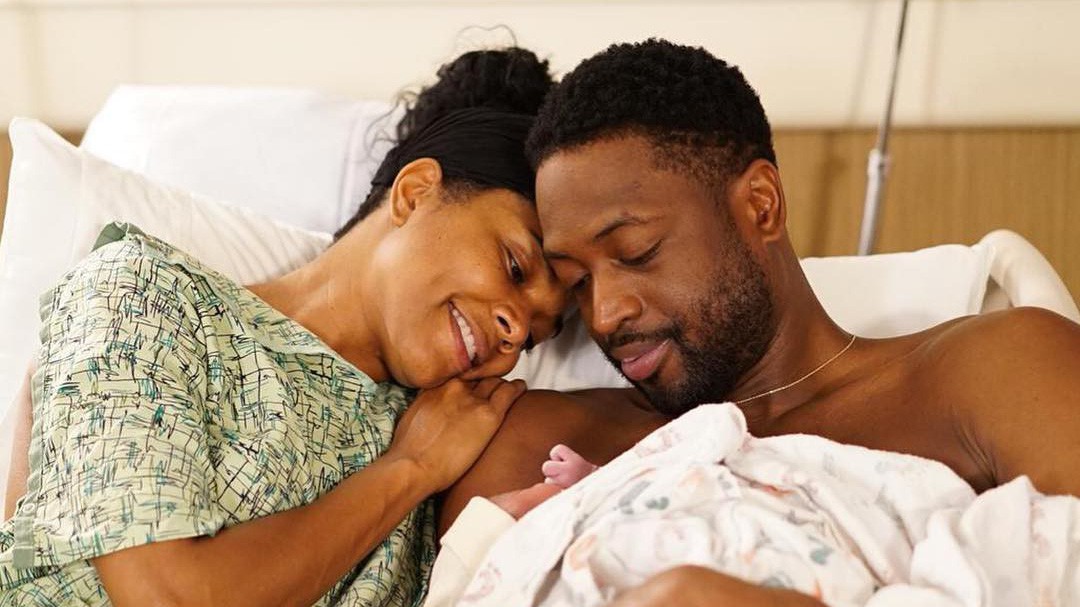 Dwyane Wade "hạ sinh" đứa con gái đầu lòng ở tuổi 36