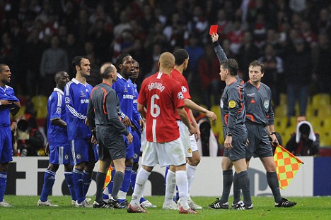 Drogba chính thức giải nghệ, cùng nhìn lại 10 khoảnh khắc đáng nhớ nhất của voi rừng trong màu áo Chelsea - Ảnh 5. Drogba chính thức giải nghệ, cùng nhìn lại 10 khoảnh khắc đáng nhớ nhất của voi rừng trong màu áo Chelsea - Ảnh 5.
