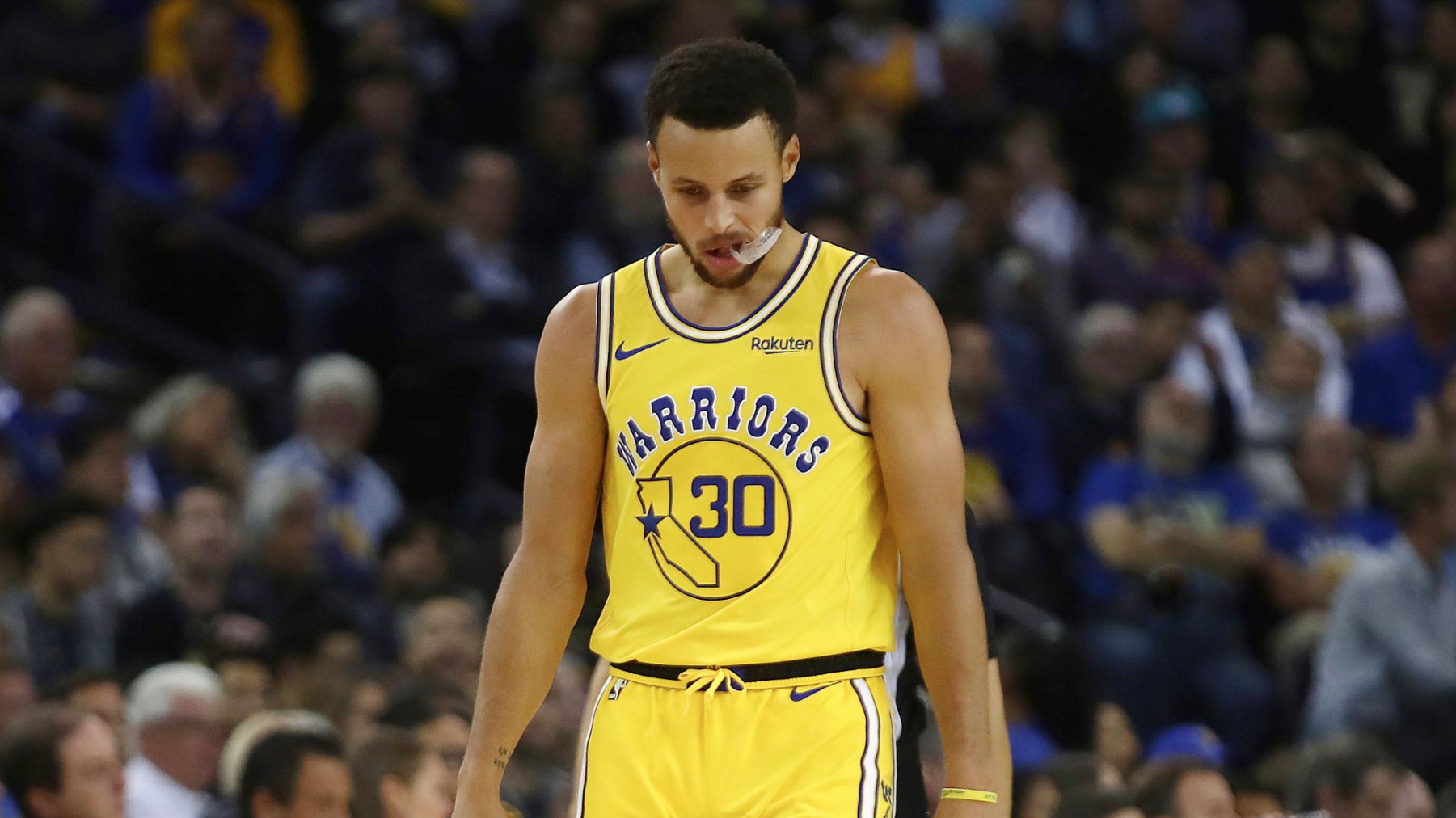 Stephen Curry chấn thương cơ háng, buộc phải rời sân sớm trong trận thua đậm sáng nay