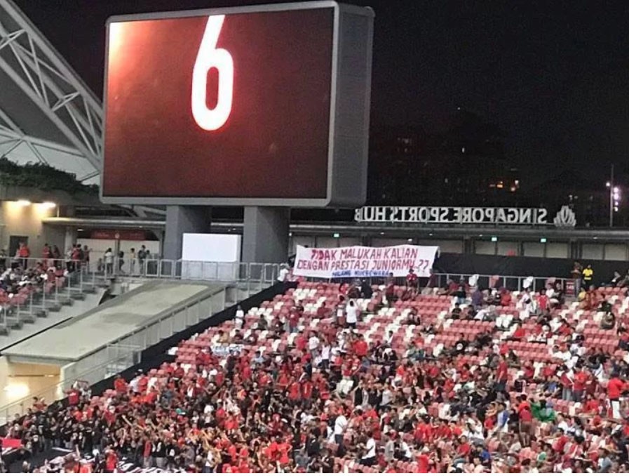 Phải chăng CĐV troll quá tay, Indonesia thua sấp mặt trước Singapore ở ngày ra quân AFF  Cup 2018? - Ảnh 2.