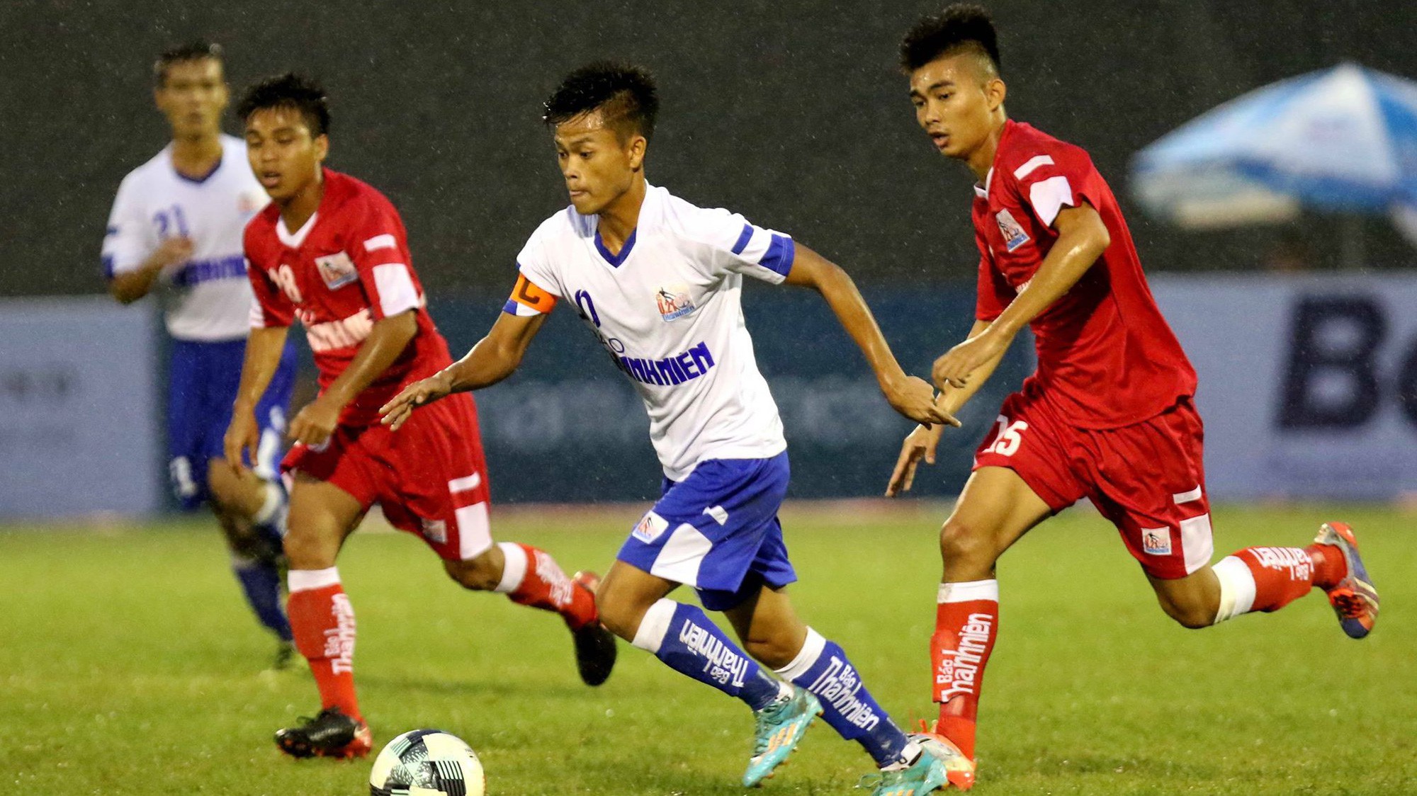 Cầu thủ đưa Việt Nam đi World Cup “mất tích” bí ẩn, U21 Thừa Thiên Huế bị loại ở U21 Quốc gia 2018