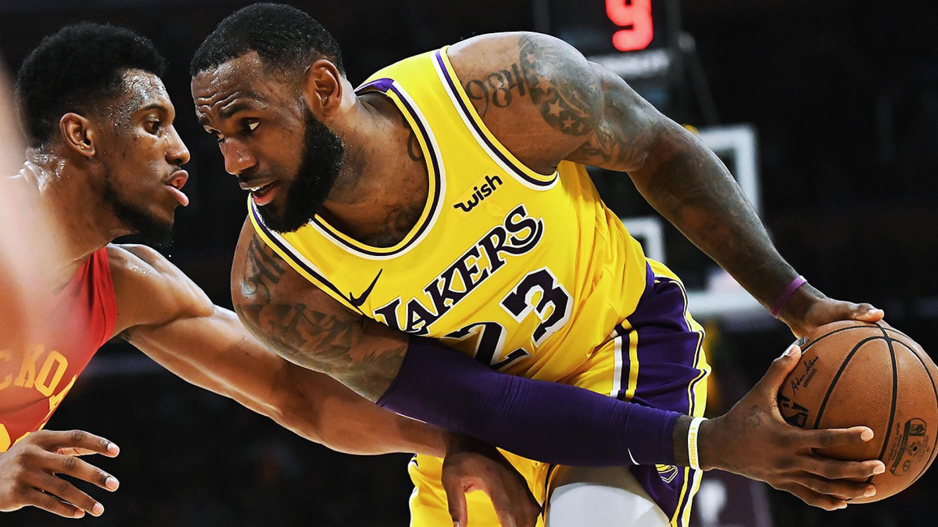 Chính LeBron James cũng bất ngờ vì mình lại phải cầm banh ở LA Lakers nhiều đến như vậy