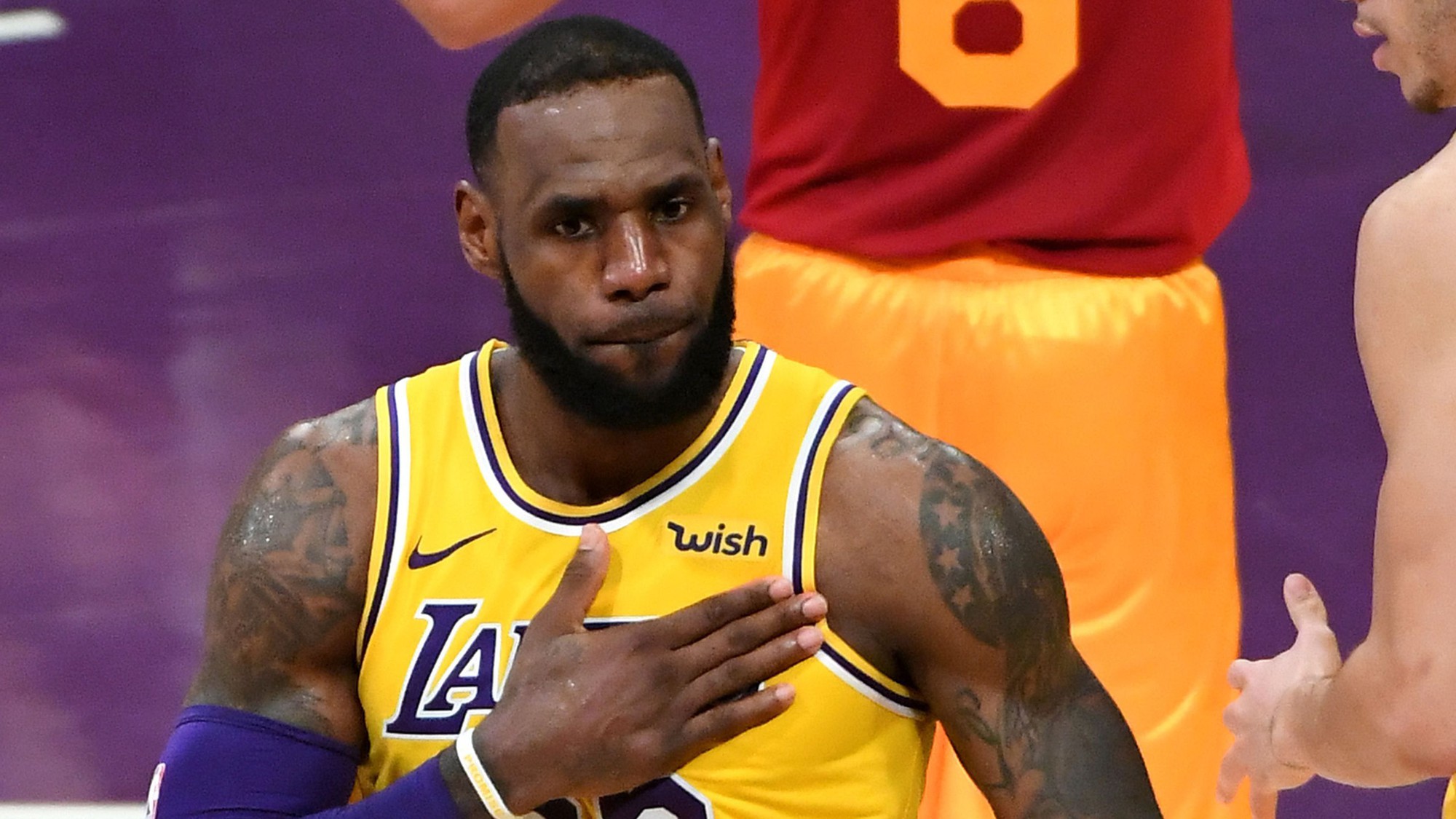 Chính LeBron James cũng bất ngờ vì mình lại phải cầm banh ở LA Lakers nhiều đến như vậy - Ảnh 1. Chính LeBron James cũng bất ngờ vì mình lại phải cầm banh ở LA Lakers nhiều đến như vậy - Ảnh 1.