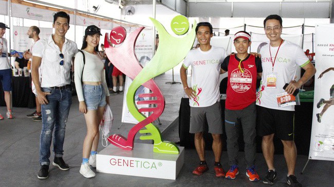 Hàng ngàn VĐV hào hứng đến nhận bib marathon quốc tế Techcombank