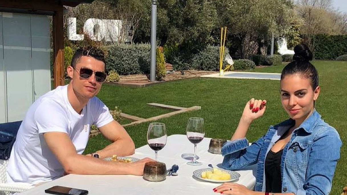 Ronaldo đi đâu, làm gì khi không phải tập luyện và thi đấu cho Juventus?