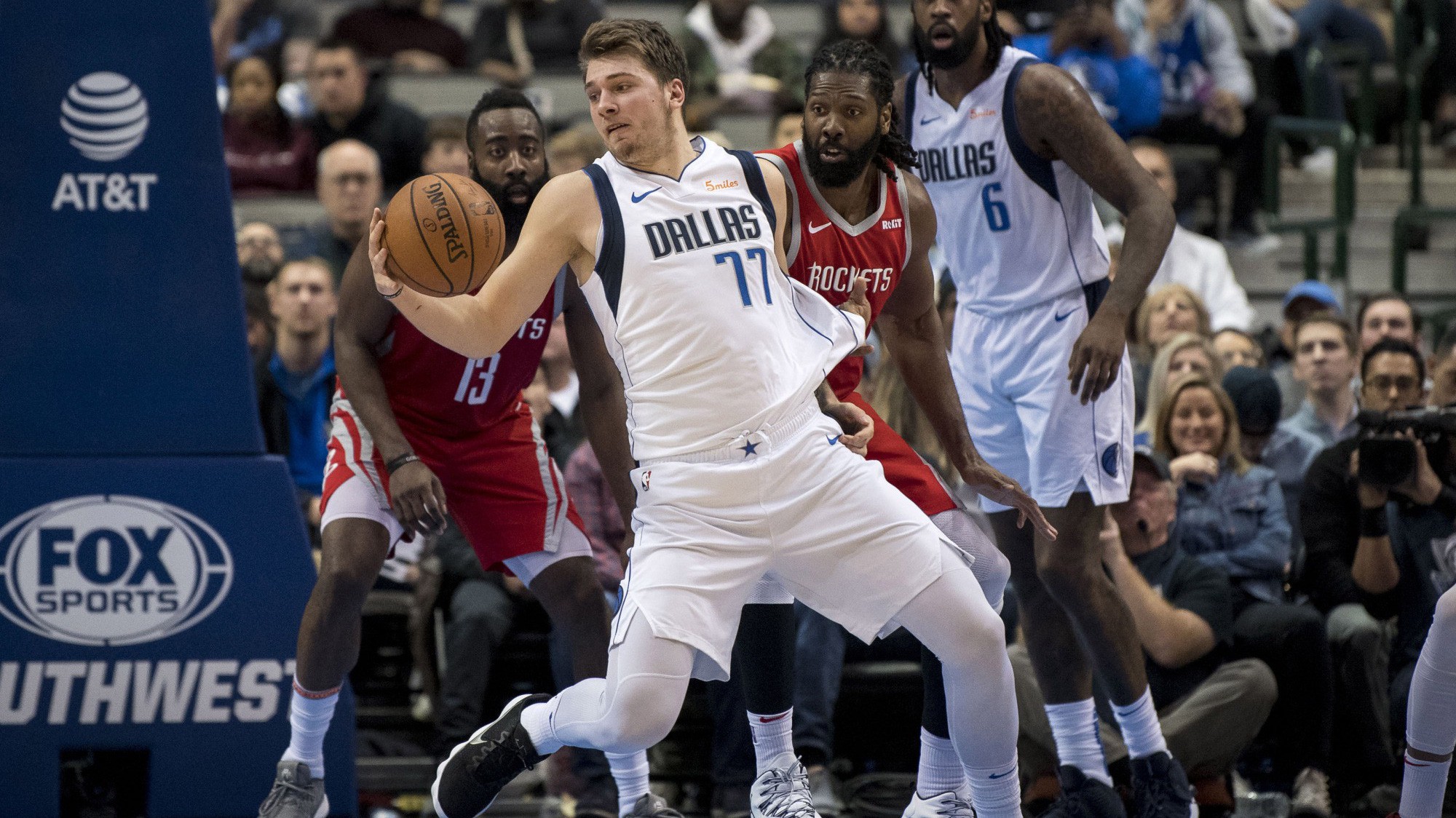 Choáng váng khi tân binh Luka Doncic đang dẫn đầu NBA về tỷ lệ ném những pha bóng quyết định