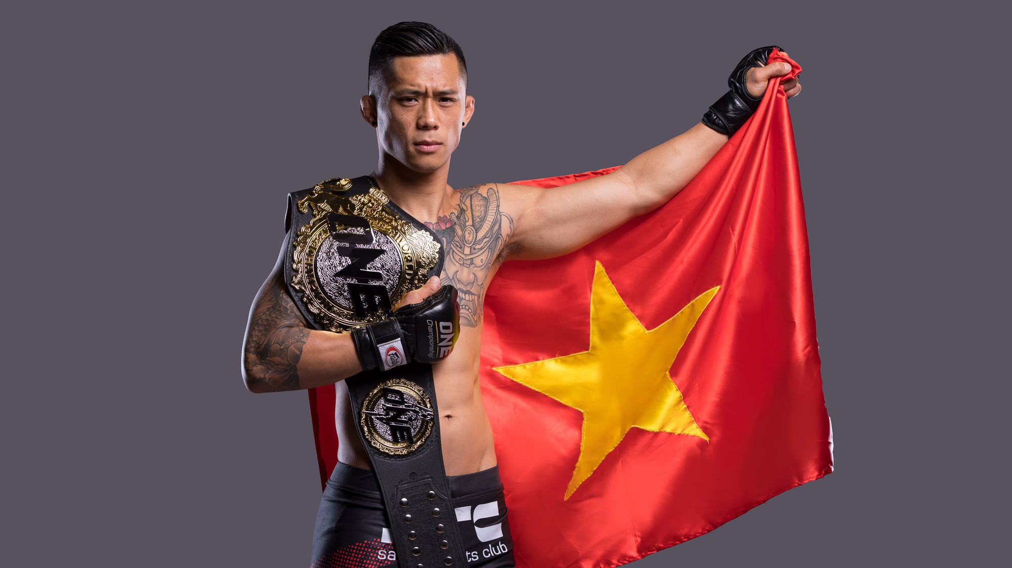 Hòa cùng bóng đá, nhà vô địch Martin Nguyễn cũng hô vang: "Việt Nam vô địch!"