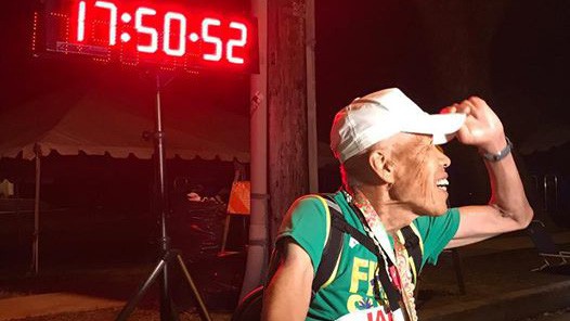 Cụ ông 88 tuổi hoàn thành marathon với thời gian kỷ lục