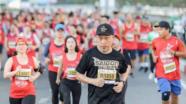 Nhạc sĩ Huy Tuấn, Diễm My 9X, MC Quang Bảo lần đầu chạy giải marathon ấn tượng, sao bạn còn chưa xỏ giày?