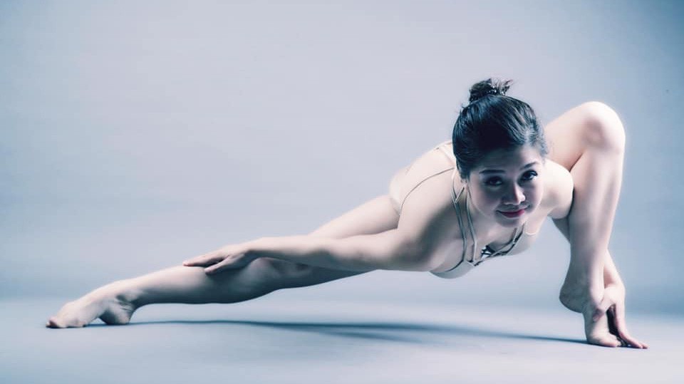 Ngắm nhan sắc hút hồn của Đại sứ Yoga Việt Nam Nguyễn Hiếu